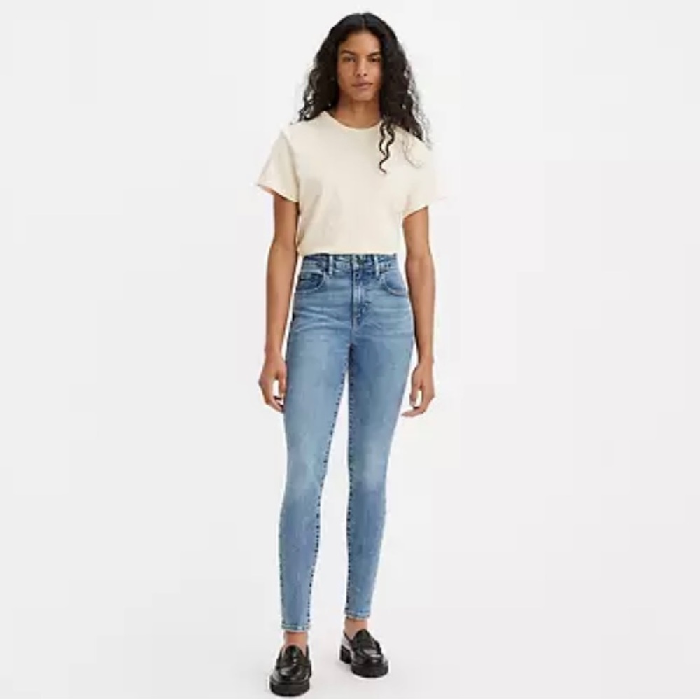 NWT Hypersoft Levi’s 721 Highrise Skinny Jean